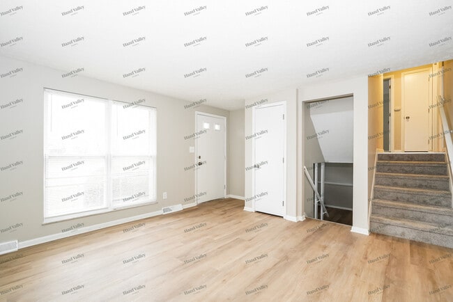 Building Photo - 2564 Weyburn Rd