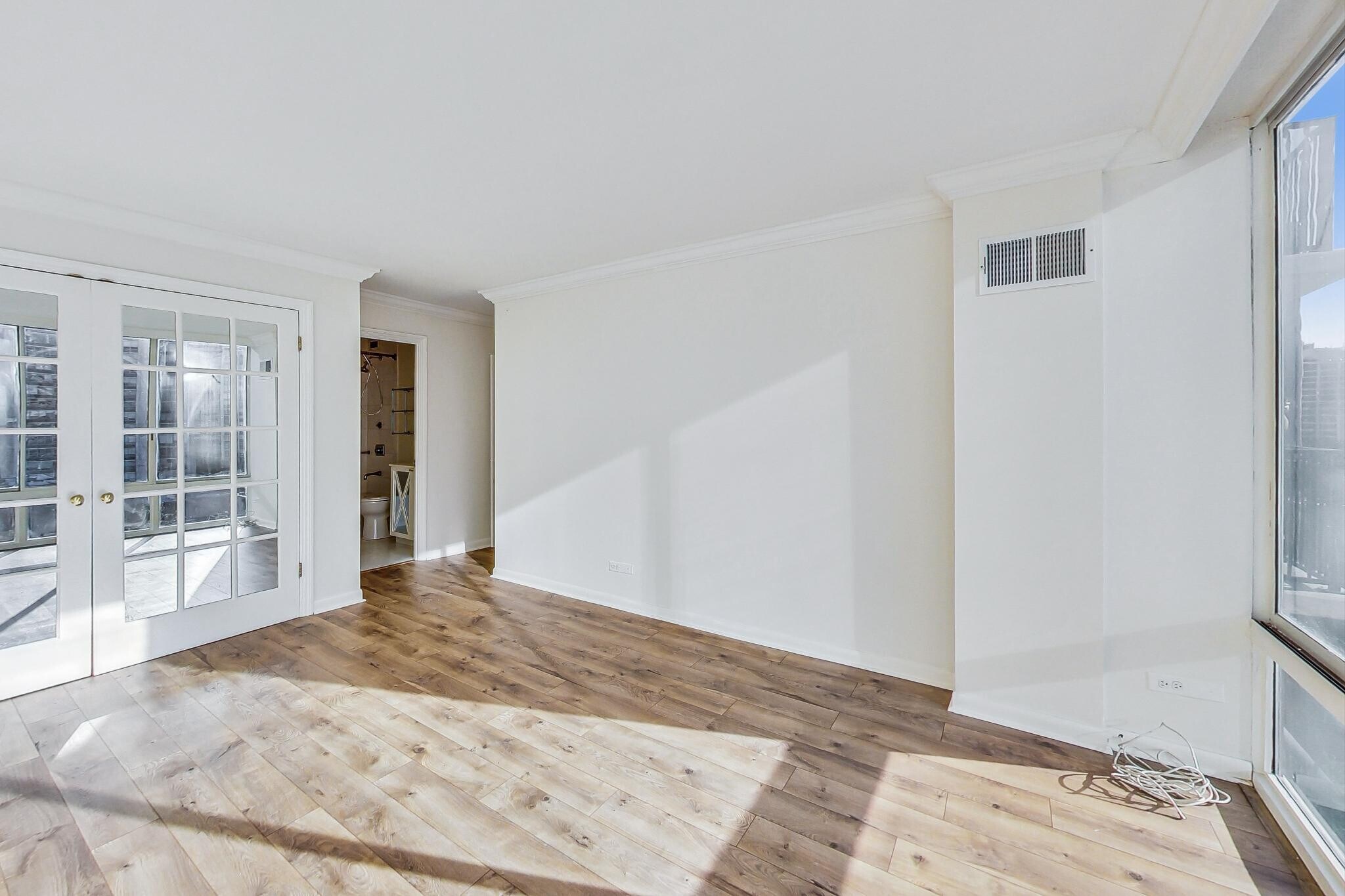 Building Photo - 1516 N State Pky