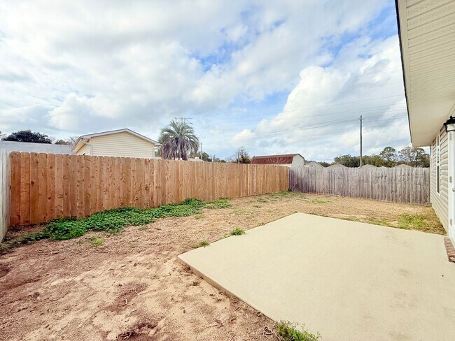 Building Photo - 3-Bedroom Home - Commanders Cove