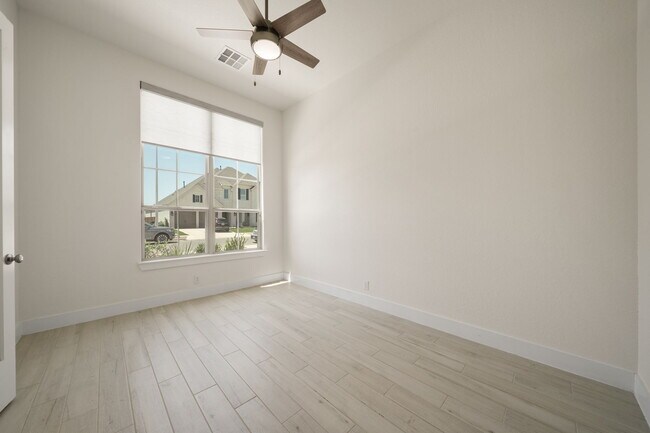 Building Photo - Stunning 4-Bed, 4.5-Bath Home with Pool Access and Private Yard in New Braunfels
