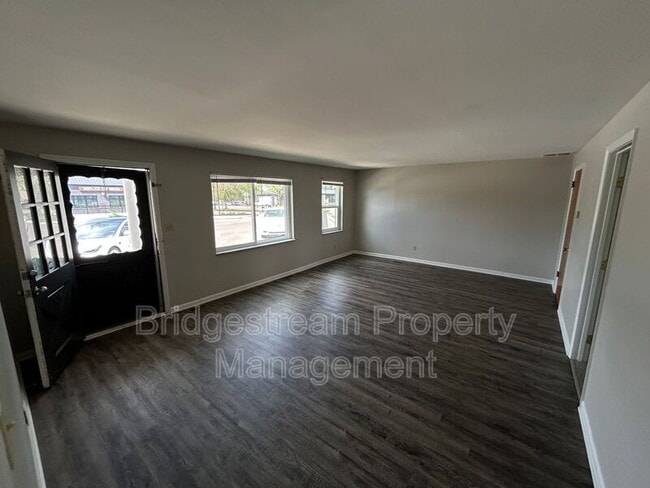 Building Photo - 92 W Franklin St