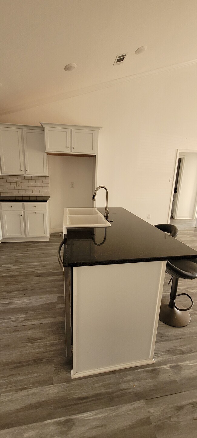 Building Photo - 45 Buena Vis Dr