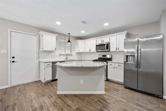 Building Photo - 5418 Roserock Ln