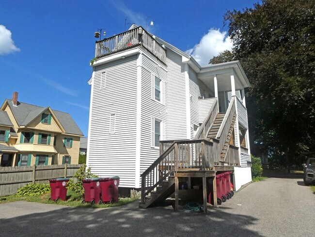 Building Photo - 14 Forest St