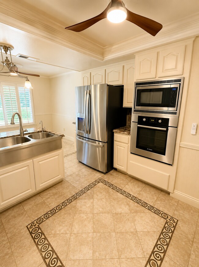 Building Photo - 11785 Avenida Sivrita