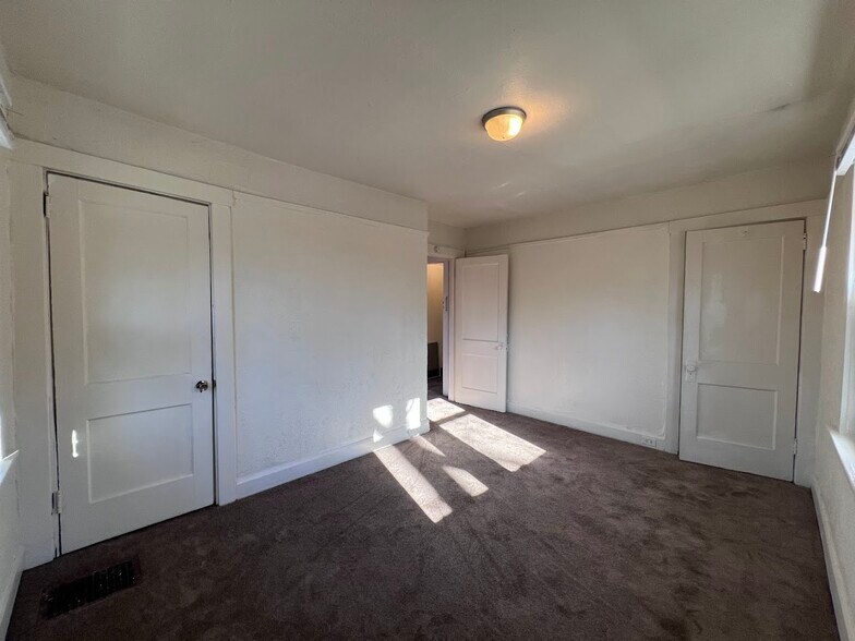 Building Photo - 1205 Sarah St