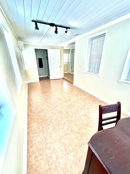 Building Photo - 3318 Boca Ciega Dr N