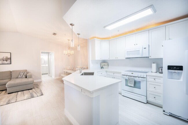 Building Photo - 7667 N Wickham Rd