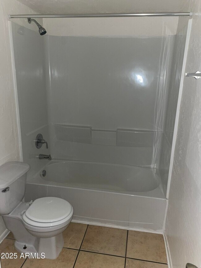 Building Photo - 2002 E Sweetwater Ave