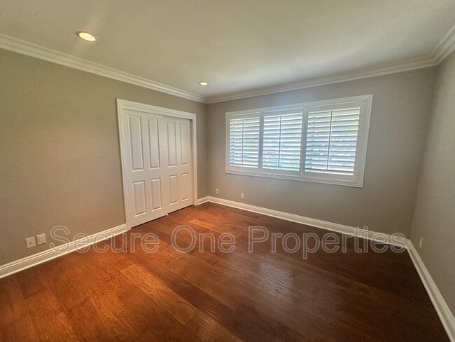 Building Photo - 1695 Berkshire Dr