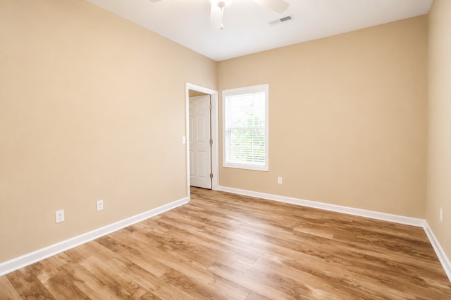 Building Photo - 899 Magnolia Ct