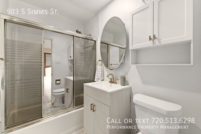 Building Photo - 903 S Simms St