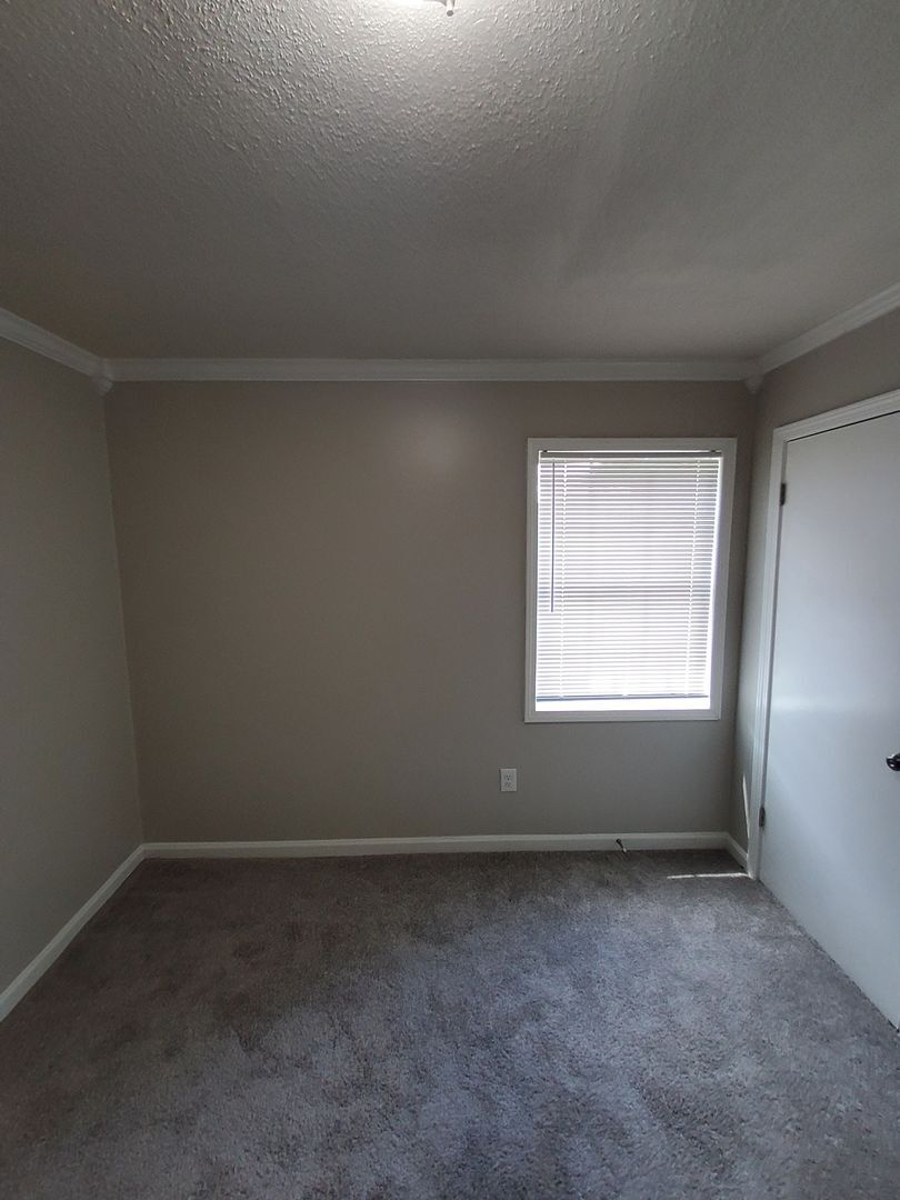 Building Photo - Welcome to 4294 Tonawanda!