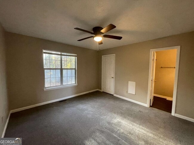 Building Photo - 3774 Meadow Creek Dr