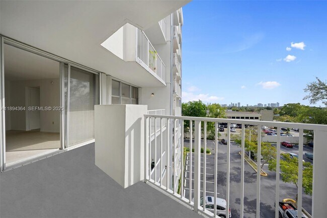 Building Photo - 1300 NE Miami Gardens Dr