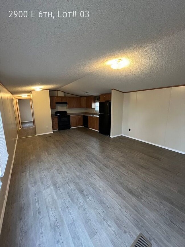 Building Photo - 2900 E 6th Ave