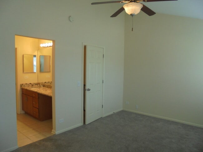 Building Photo - 938 Ridgefield Ln