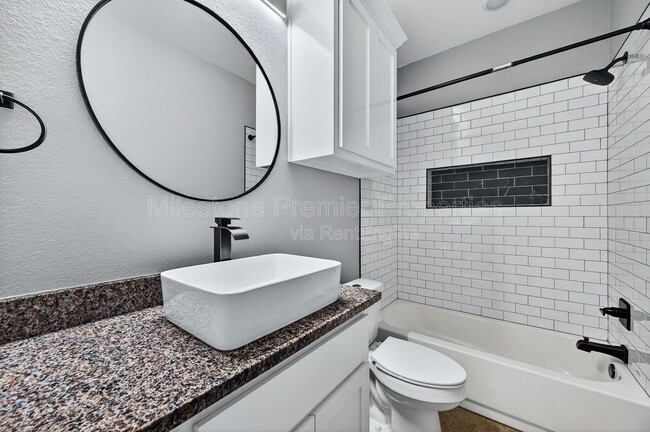 Building Photo - 1431 S 7th Ave