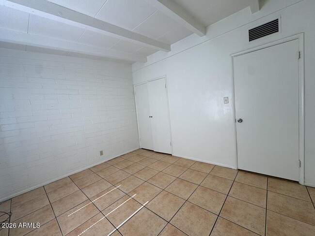 Building Photo - 1800 E Fry Blvd