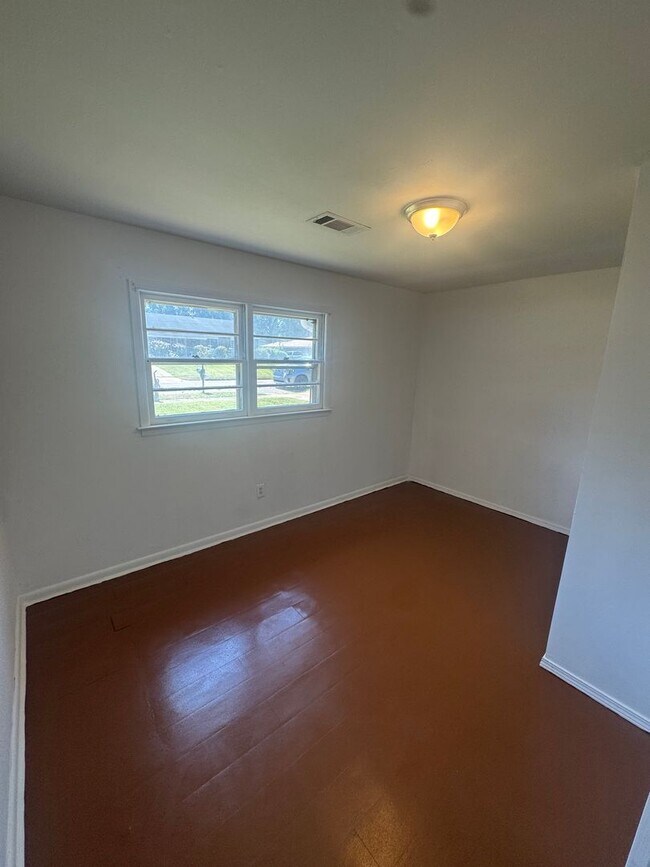 Building Photo - 3055 Alta Rd