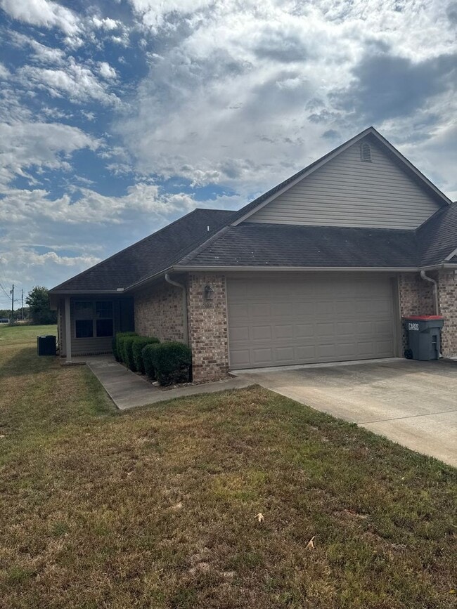 Building Photo - 1307B-1307B Clinic Ln