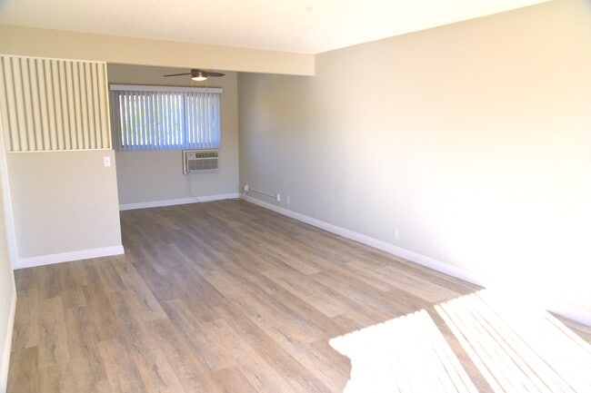 Building Photo - 1170 Huntington Dr
