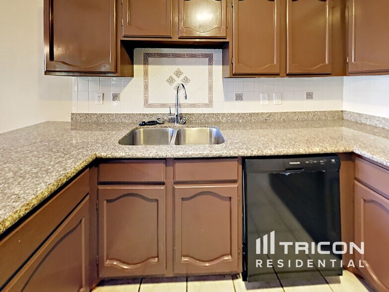 Building Photo - 6801 Castile De Oro