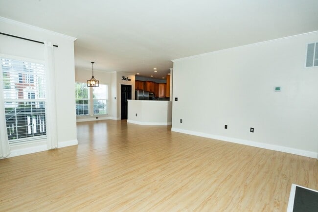Building Photo - 4 bed, 2.5 bath Single Family Home in Char...