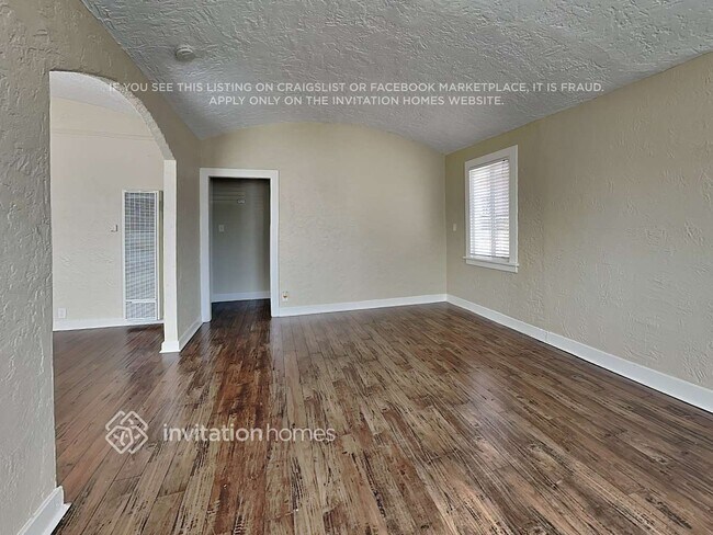 Building Photo - 2627 S Dunsmuir Ave