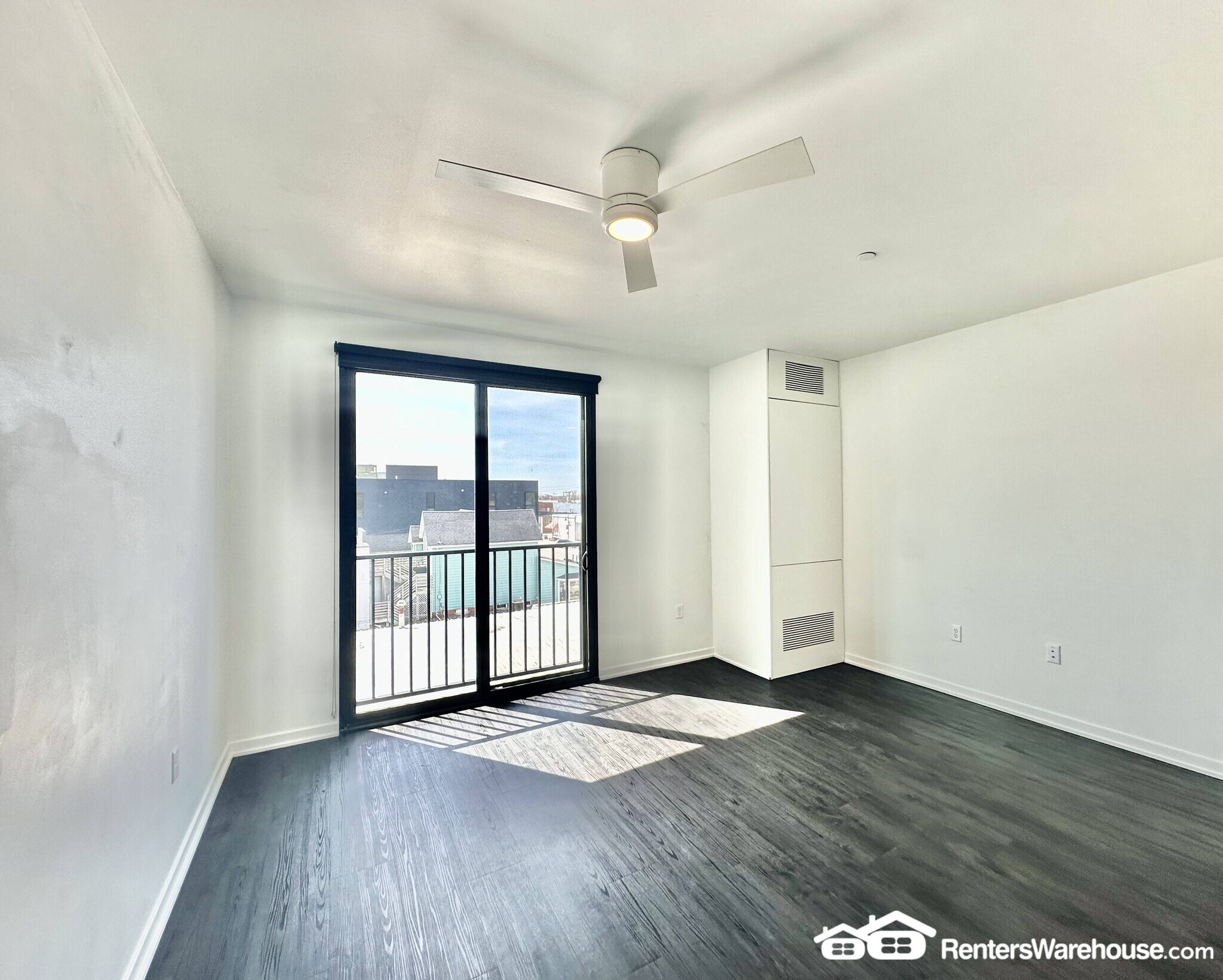 Building Photo - 329 5th St