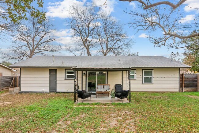 Building Photo - 8508 Bradford Dr