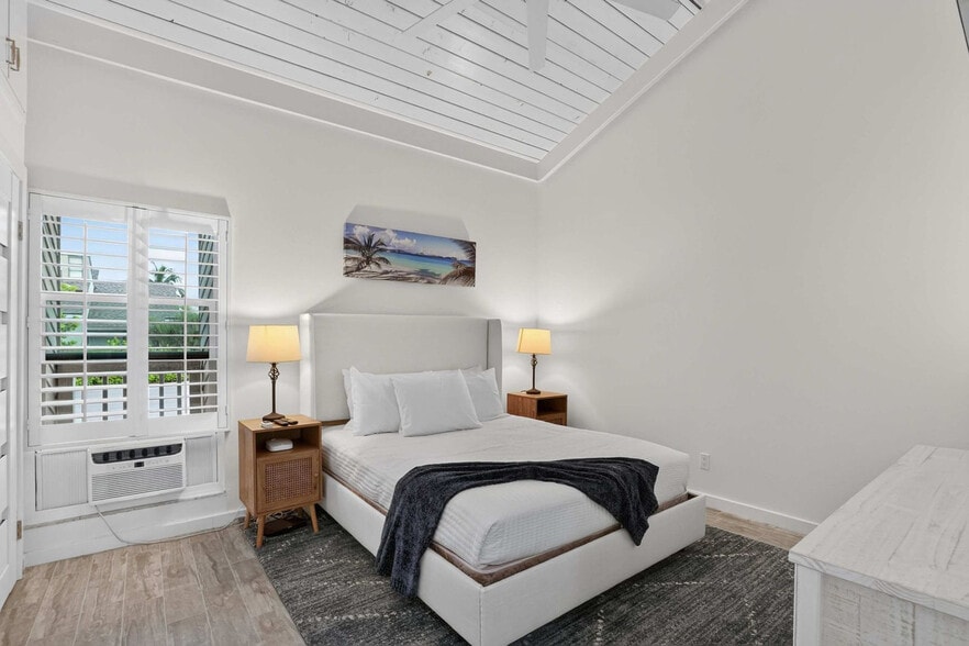 Building Photo - 5275 Gulf of Mexico Dr
