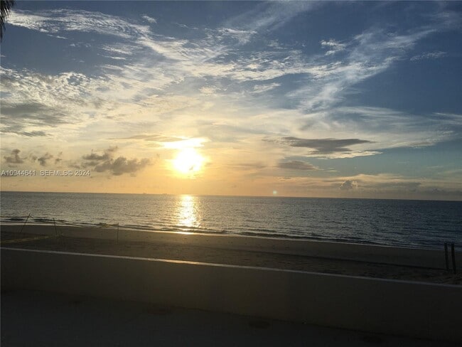 Building Photo - 309 Oak St