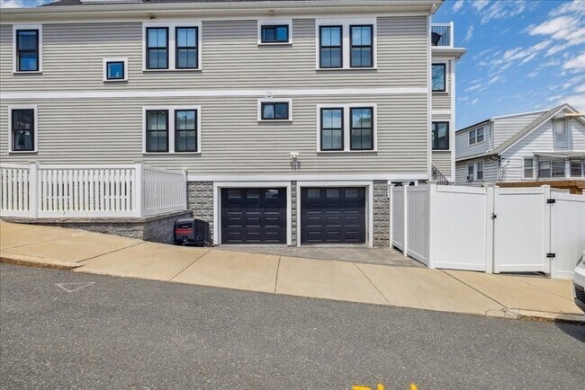 Building Photo - 127 Ten Hills Rd