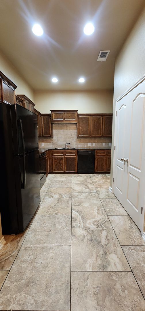 Building Photo - 5605 Settlers Ct
