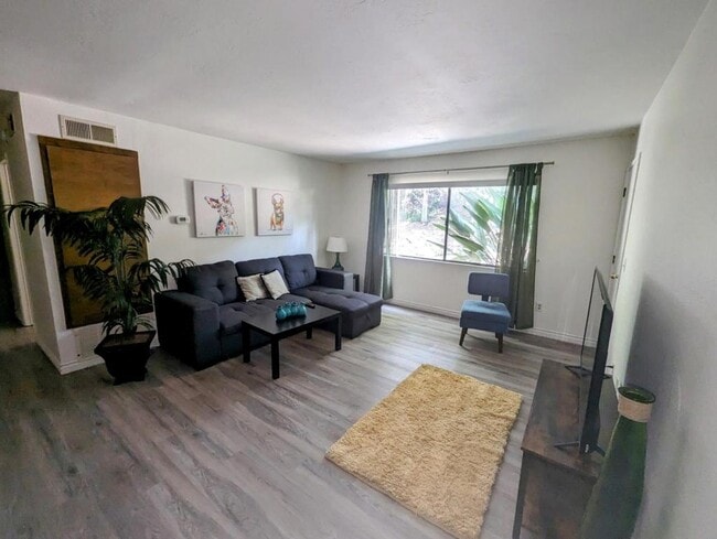 Building Photo - 7845 Golfcrest Dr