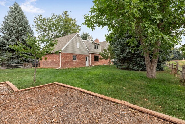 Building Photo - Beautiful 5-Bedroom + Office, 4-Bath Home in Northwest Fort Collins!