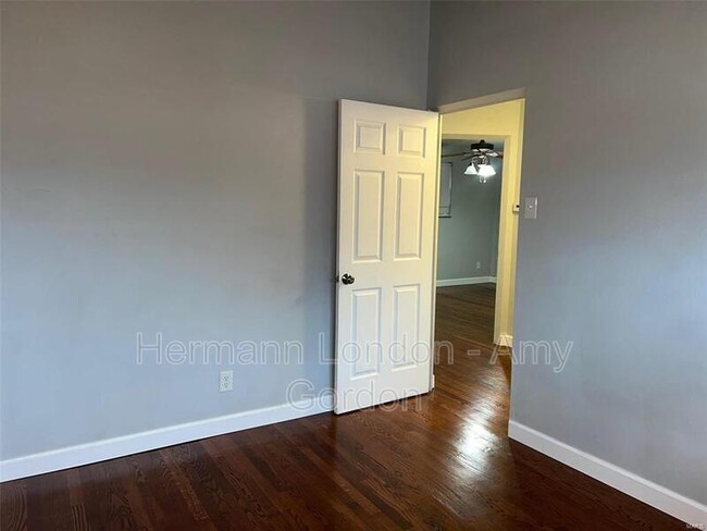 Building Photo - 8113 Parkwood Dr