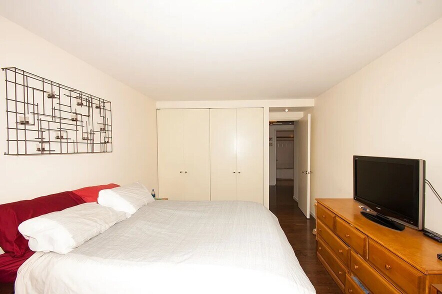 Primary Photo - 275 Greenwich St