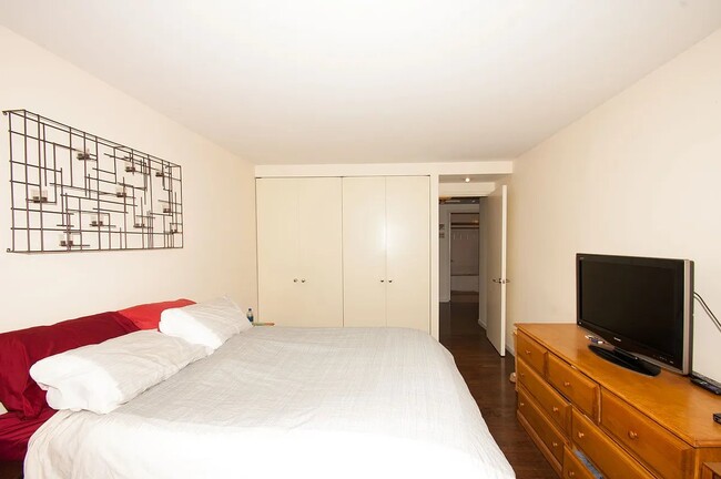 Primary Photo - 275 Greenwich St