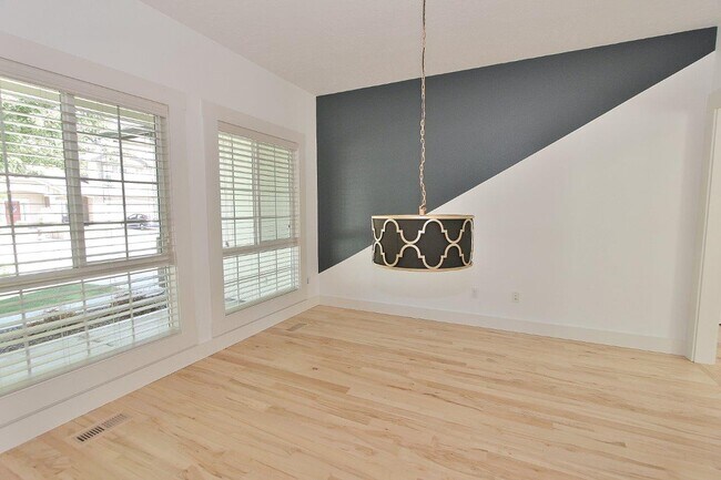Building Photo - 4325 N McKinley Pk Ave