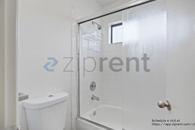 Building Photo - 740 Hollyhock Dr
