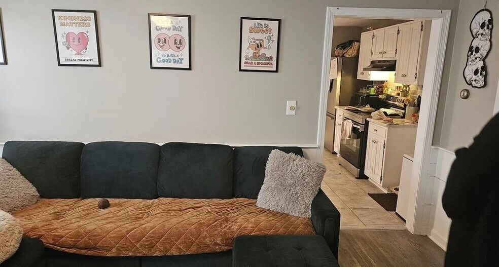 Building Photo - 520 Beech, 1L