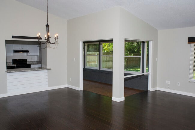 Building Photo - 1931 Tarpon Ct