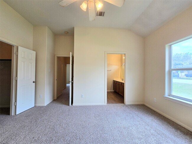 Building Photo - 802 Marksey Ct