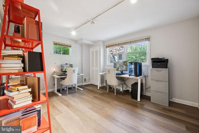 Building Photo - 6 Spring Hill Ct