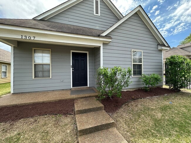 Building Photo - 1307 Larkin Ave
