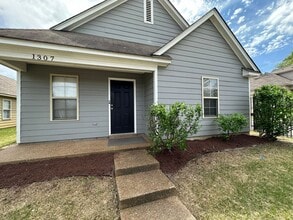 Building Photo - 1307 Larkin Ave