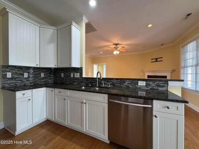 Building Photo - 1011 Ginger Lily Way