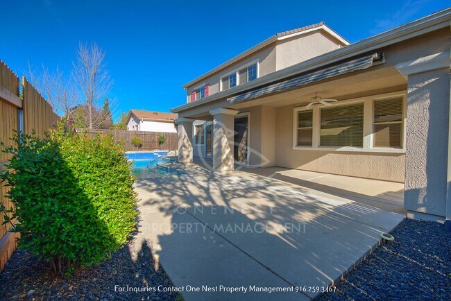 Building Photo - Fantastic - one of a kind 5 bdrm 4 bth home with pool
